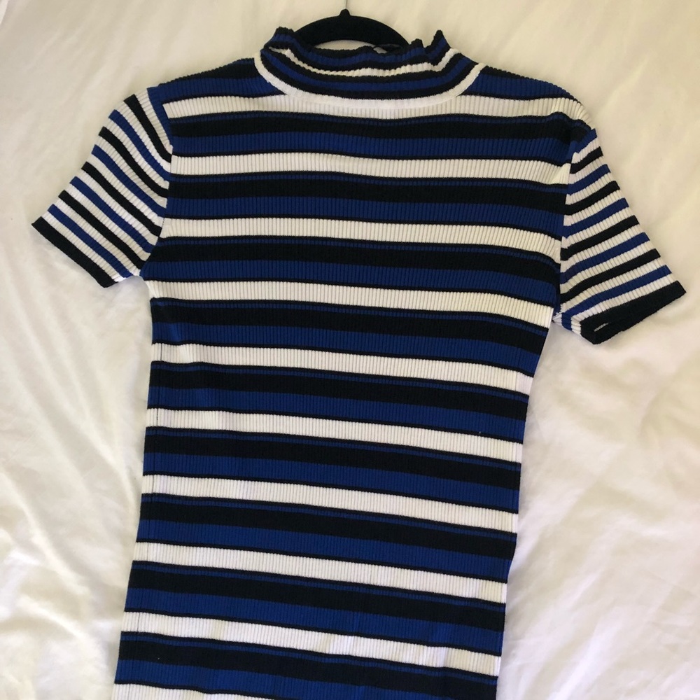 I’m selling this beautiful long knitted dress